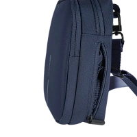 Geantă pe umăr Bobby Boxy Sling, Polietilen tereftalat reciclat, Bleumarin